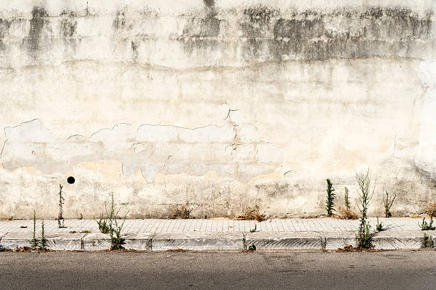 istock Old concrete grunge wall with sidewalk 181124995