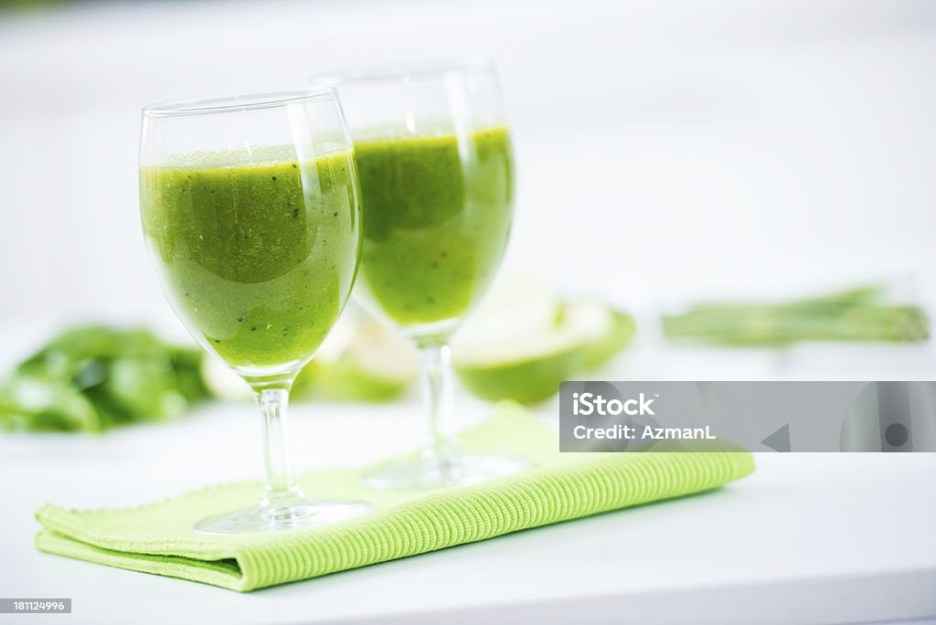 Zdrowy zielony smoothie - Zbiór zdjęć royalty-free (Bez ludzi)