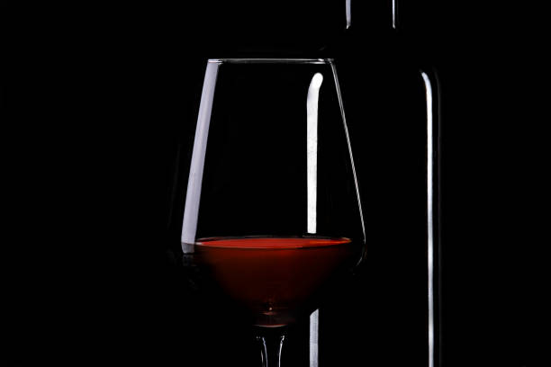 Bottiglia e bicchiere di vino rosso Vino Bottiglia e bicchiere di vino rosso bicchiere stock pictures, royalty-free photos & images