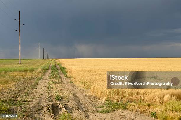 Colorado Farm Stockfoto und mehr Bilder von Agrarbetrieb - Agrarbetrieb, Colorado - Westliche Bundesstaaten der USA, Dramatischer Himmel