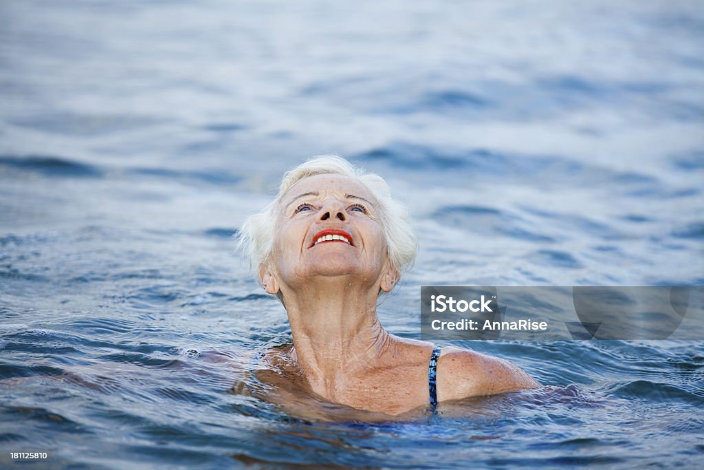 Nadar Idosa a olhar para cima com esperança - Royalty-free 70 anos Foto de stock