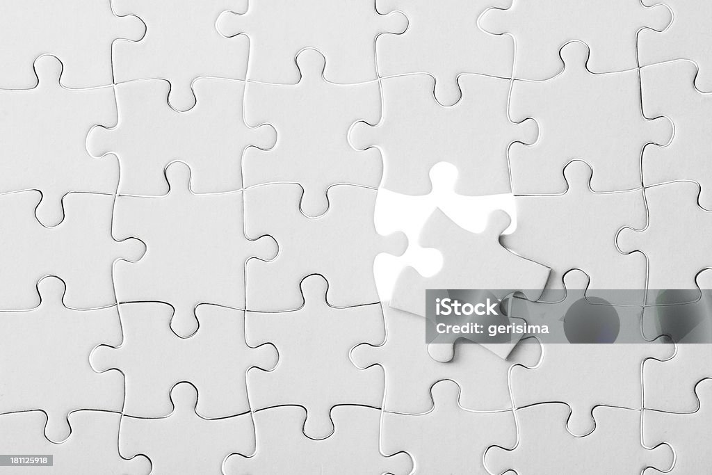 Puzzle bianco con il pezzo mancante - Foto stock royalty-free di Affari