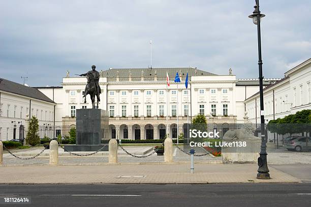 Foto de Palácio Presidencial e mais fotos de stock de Bandeira da OTAN - Bandeira da OTAN, Palácio presidencial, Varsóvia