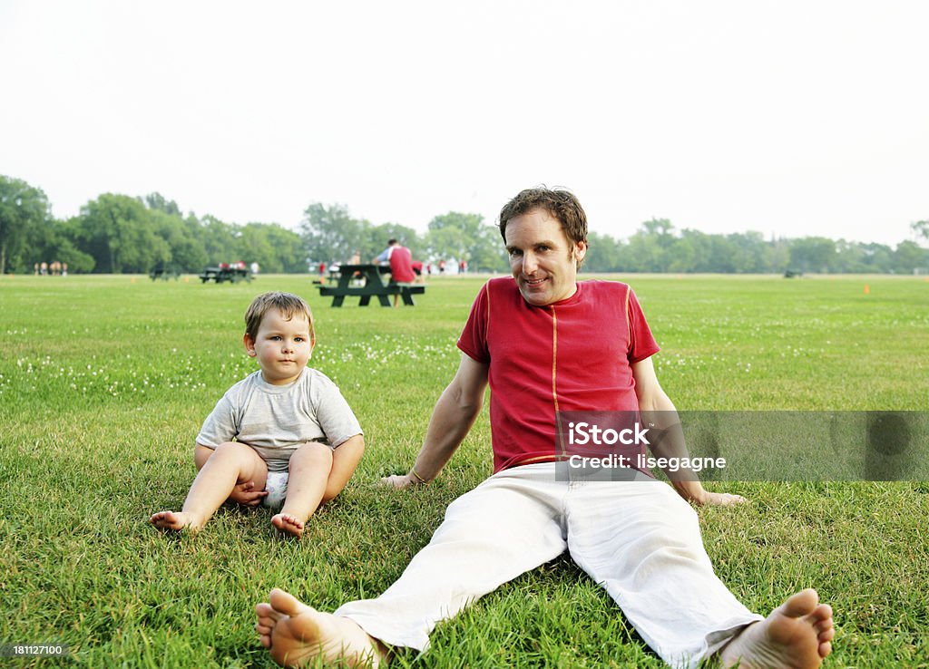 Pai e filho relaxando - Foto de stock de Filho royalty-free