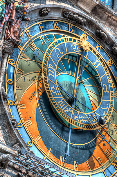 imagen hdr reloj astronómico de praga en la plaza de la ciudad antigua - astronomical clock fotografías e imágenes de stock