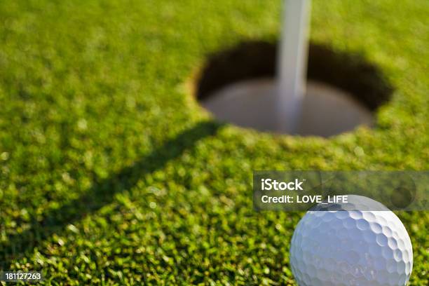 Bola De Golfe - Fotografias de stock e mais imagens de Ao Ar Livre - Ao Ar Livre, Aproximar, Atirar à Baliza