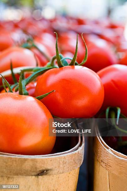 Tomate - Fotografias de stock e mais imagens de Cesto - Cesto, Comida e Bebida, Cru