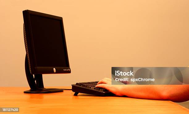 コンピュータープログラマー - オフィスのストックフォトや画像を多数ご用意 - オフィス, オフィスパーテーション, コミュニケーション