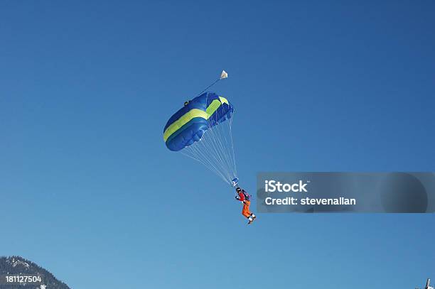 Parapente En Los Andes Foto de stock y más banco de imágenes de Caída libre - Paracaidismo - Caída libre - Paracaidismo, Suiza, Actividades recreativas