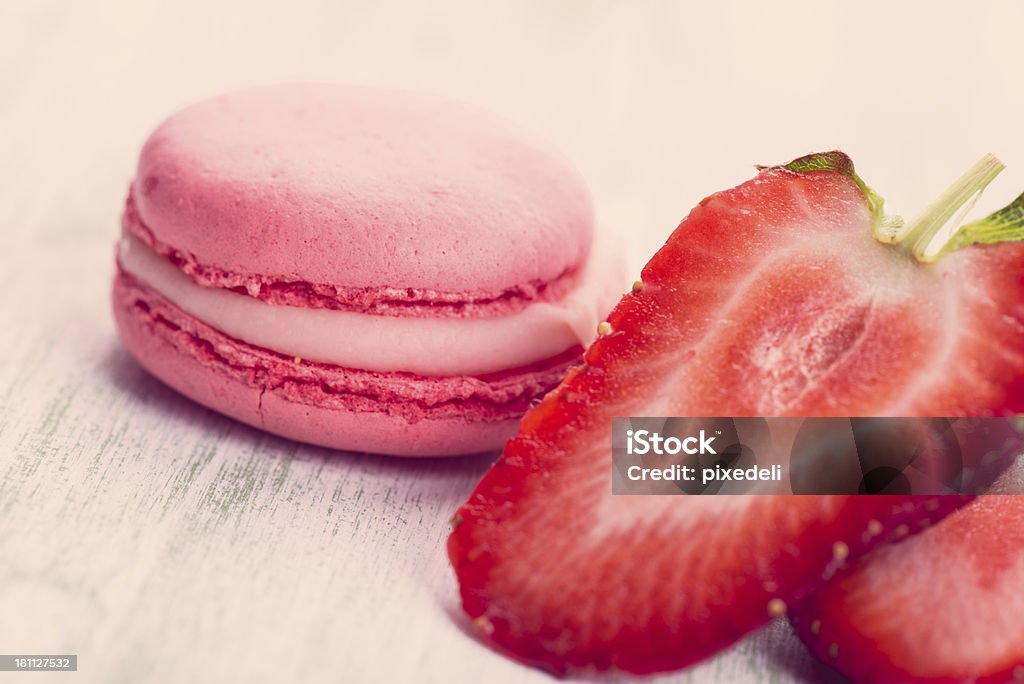 Fragole Macaroons (biscotti) - Foto stock royalty-free di Amaretto