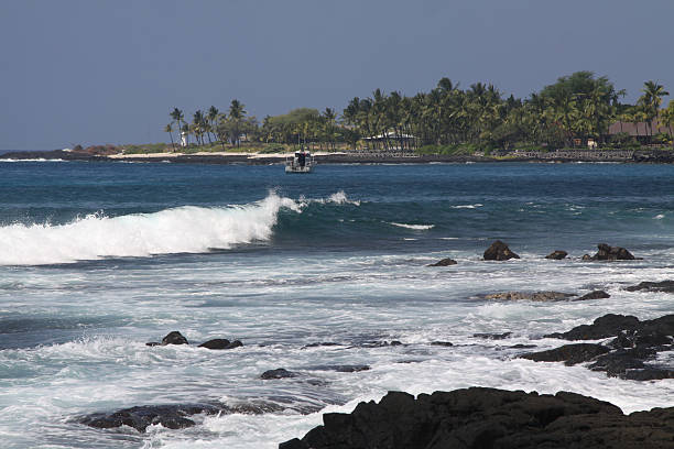 istock Surf Near Kona Hawaii 181127716