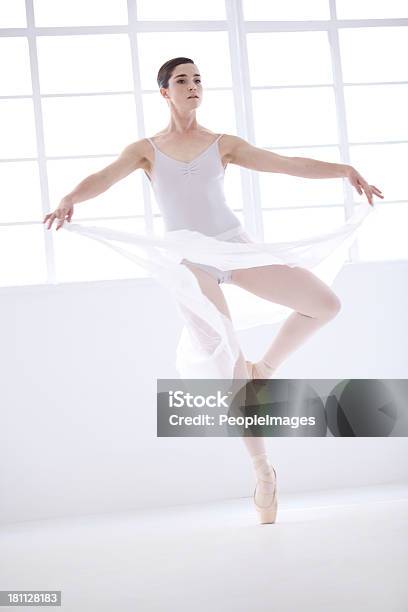 Ist Ballett Über Regulierbare Grace Stockfoto und mehr Bilder von Anmut - Anmut, Atelier, Attraktive Frau