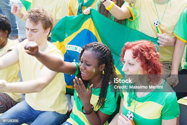 Группа Болельщиков — стоковые фотографии и другие картинки 2014 - 2014, International Team Soccer, Аплодировать