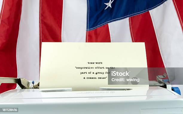 Foto de O Conceito De Trabalho Em Equipe e mais fotos de stock de Bandeira Norte-Americana - Bandeira Norte-Americana, Comunicação, Correspondência