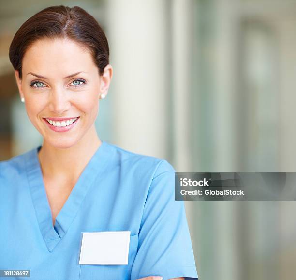 Nahaufnahme Von Einem Glücklich Weibliche Krankenschwester Lächelnd Stockfoto und mehr Bilder von Krankenpflegepersonal