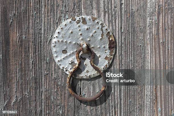 Ein Altes Dorf Türgriff Doorknocker Graubraune Holz Zypern Stockfoto und mehr Bilder von Alt