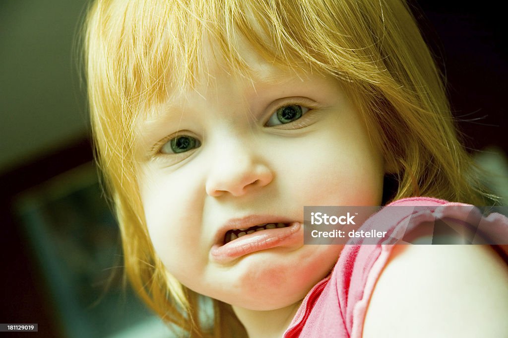 Triste bambina - Foto stock royalty-free di Accudire
