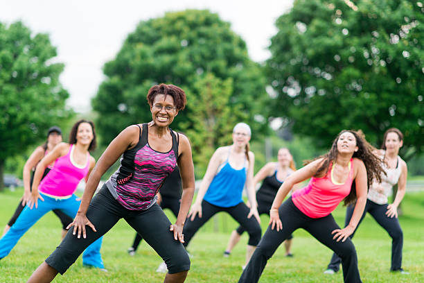 istock Outdoor Dance Fitness Class 181129228