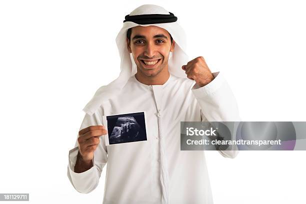 Feliz Hombre Que Agarra Bebé Pic Árabe Foto de stock y más banco de imágenes de Adulto - Adulto, Adulto de mediana edad, Adulto joven