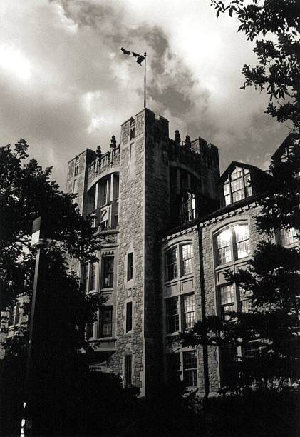 bâtiment au niveau de l'université du manitoba - university of manitoba photos et images de collection