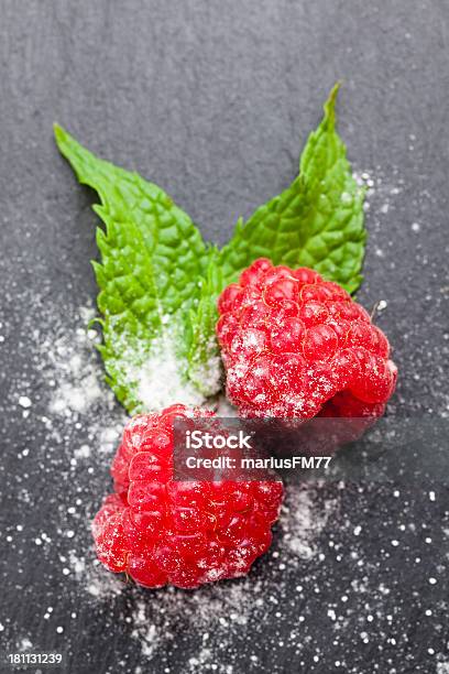 Frambuesas Foto de stock y más banco de imágenes de Alimento - Alimento, Azúcar, Color - Tipo de imagen