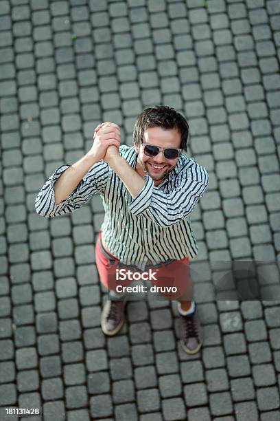 Acogedor Hombre Joven Foto de stock y más banco de imágenes de 25-29 años - 25-29 años, Actitud, Adulto