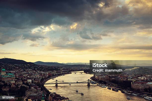 Budapeszt Miejski Pejzaż O Zachodzie Słońca - zdjęcia stockowe i więcej obrazów Bez ludzi - Bez ludzi, Budapeszt, Budynek parlamentu