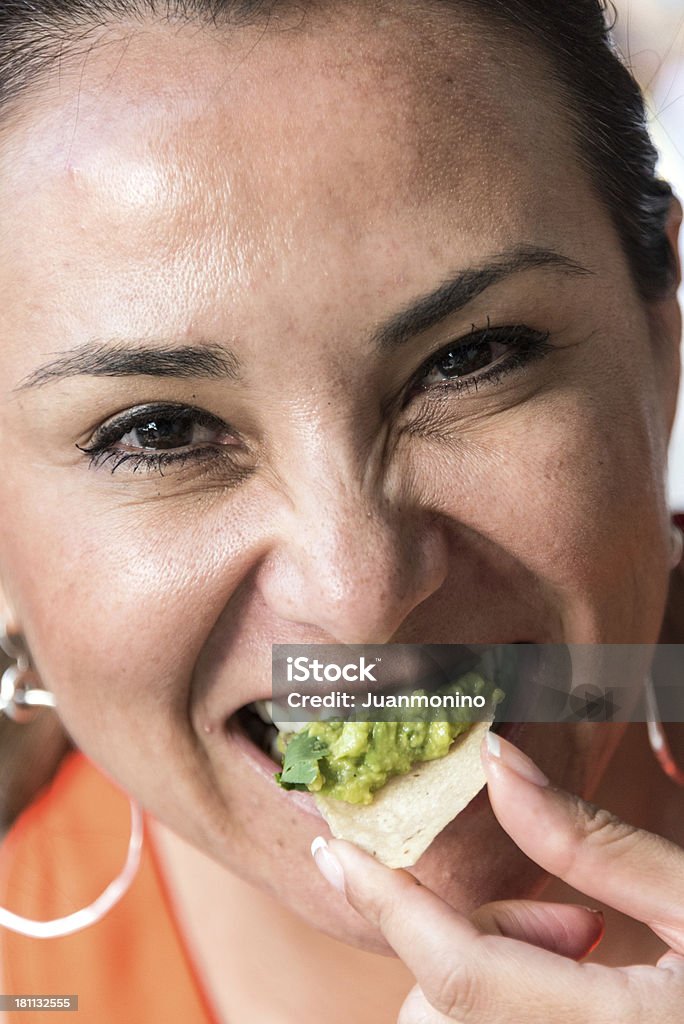 Quarenta e algo Hispânico Mulher - Royalty-free Guacamole Foto de stock