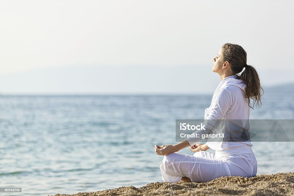 Manhã e meditação - Royalty-free 25-29 Anos Foto de stock