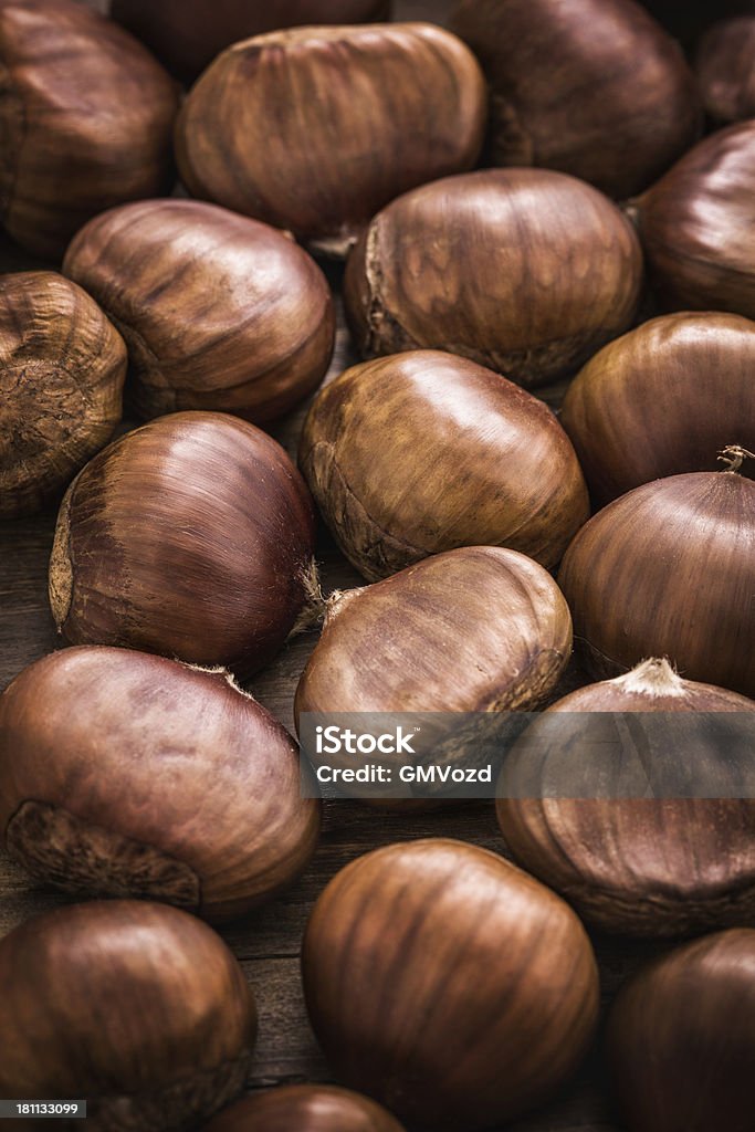 Жареный Chestnuts - Стоковые фото Каштан роялти-фри