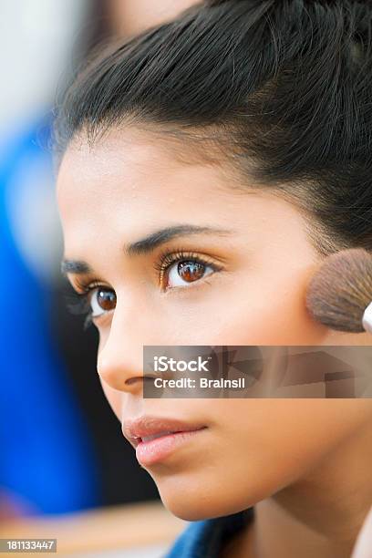 Retrato De Mujer Joven Latina Foto de stock y más banco de imágenes de 20-24 años - 20-24 años, Adulto, Adulto joven