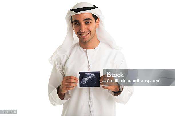 Feliz Hombre Que Agarra Bebé Pic Árabe Foto de stock y más banco de imágenes de Adulto - Adulto, Adulto de mediana edad, Adulto maduro