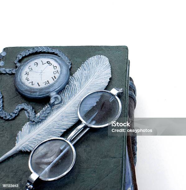 Uhr Brille Leder Und Buchen Stockfoto und mehr Bilder von Accessoires - Accessoires, Alt, Altertümlich