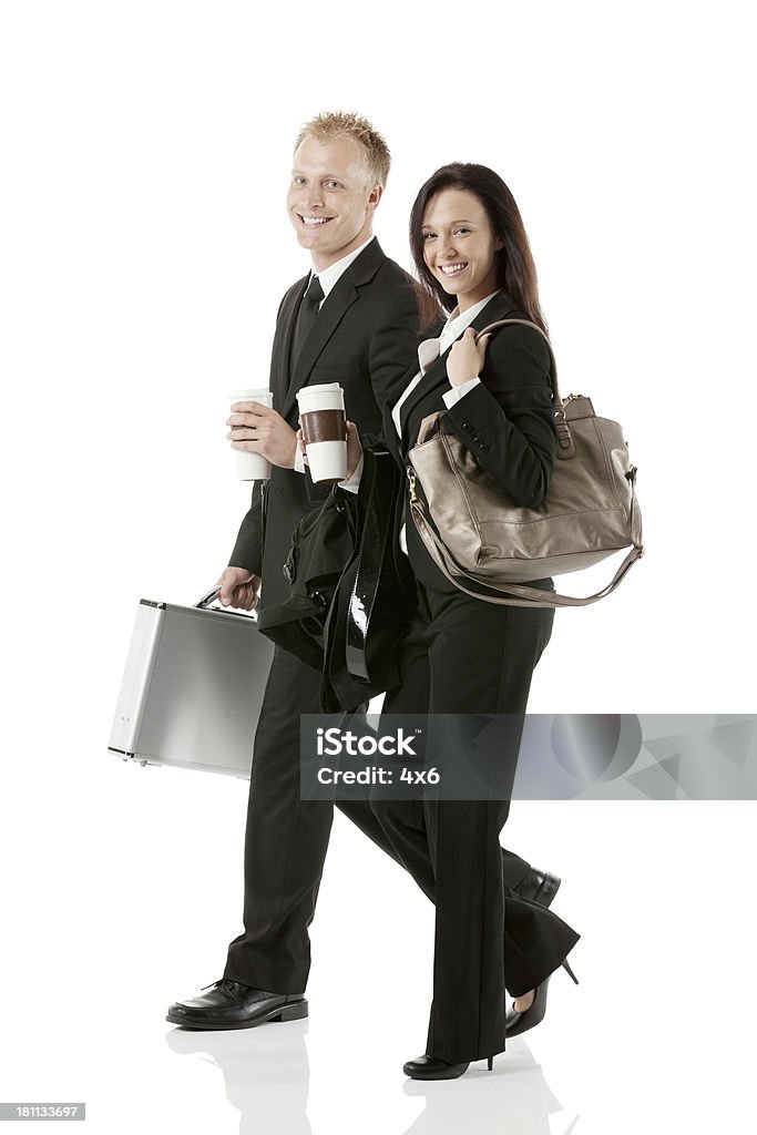 Retrato de la feliz pareja caminando juntos negocios - Foto de stock de Andar libre de derechos