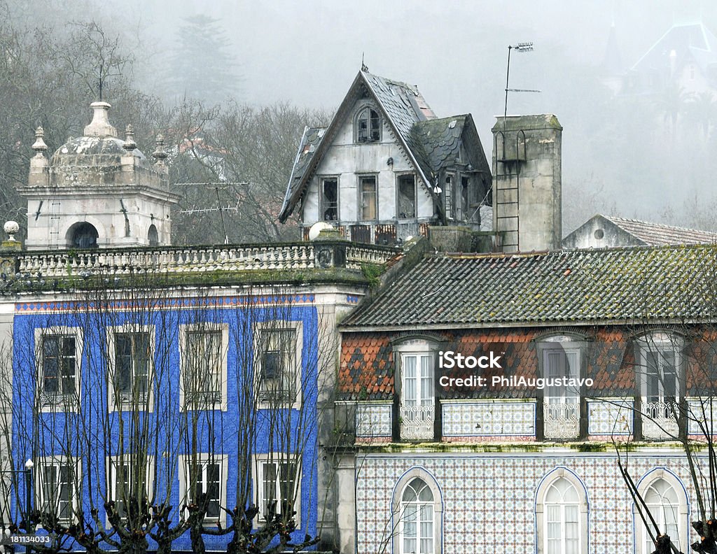 Здания, сталкивающихся с azulejo tile в Португалии - Стоковые фото Архитектурный элемент роялти-фри