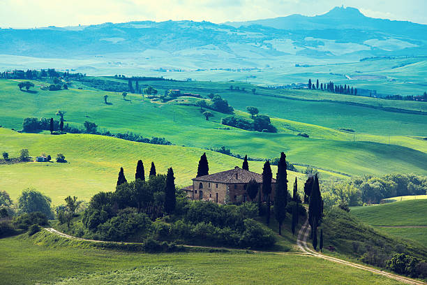 istock farm in Tuscany 181134095