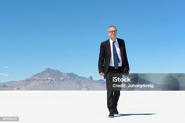 Da Reserva Ecológica De - Fotografias de stock e mais imagens de Andar - Andar, De Corpo Inteiro, Homem de Negócios