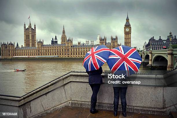 Chuva De Londres - Fotografias de stock e mais imagens de Londres - Inglaterra - Londres - Inglaterra, Bandeira da Grã-Bretanha, Reino Unido