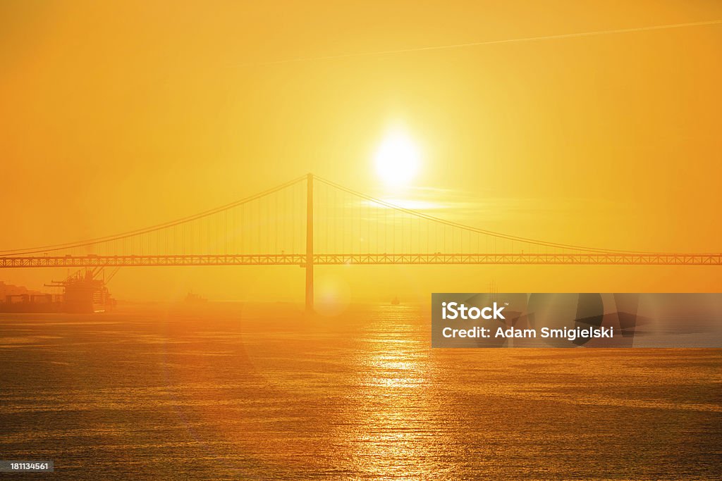 Яркий восход/закат над реки - Стоковые фото Атмосфера - Понятия роялти-фри