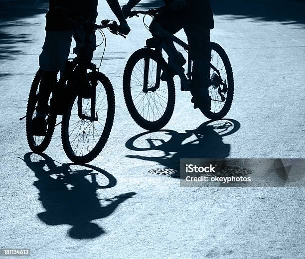 Fahrradfahrer Stockfoto und mehr Bilder von Abenddämmerung - Abenddämmerung, Aktiver Lebensstil, Aktivitäten und Sport