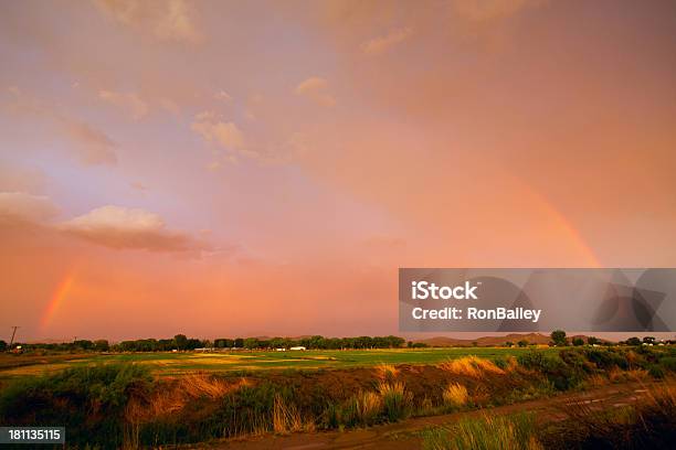 Yerington Полный Rainbow — стоковые фотографии и другие картинки Невада - Западные Штаты Сша - Невада - Западные Штаты Сша, Без людей, Буря