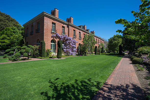 istock Mansion with wisteria. 181135621