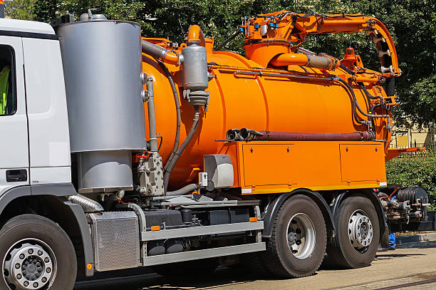 caminhão de esgoto - sewage truck - fotografias e filmes do acervo