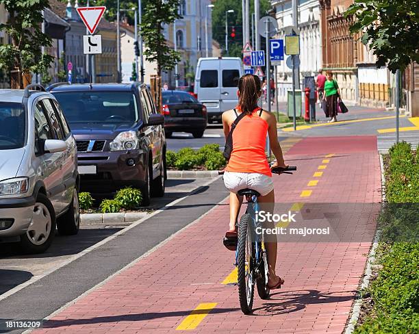 自転車 Road - アウトフォーカスのストックフォトや画像を多数ご用意 - アウトフォーカス, カラー画像, サイクリング