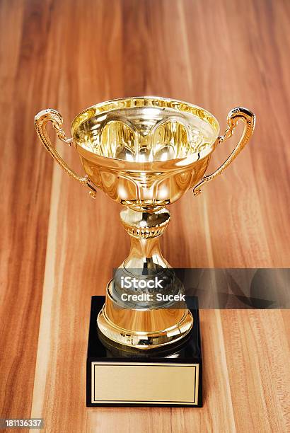 Ganadores De Trofeos Foto de stock y más banco de imágenes de Brillante - Brillante, Celebración - Ocasión especial, Competición