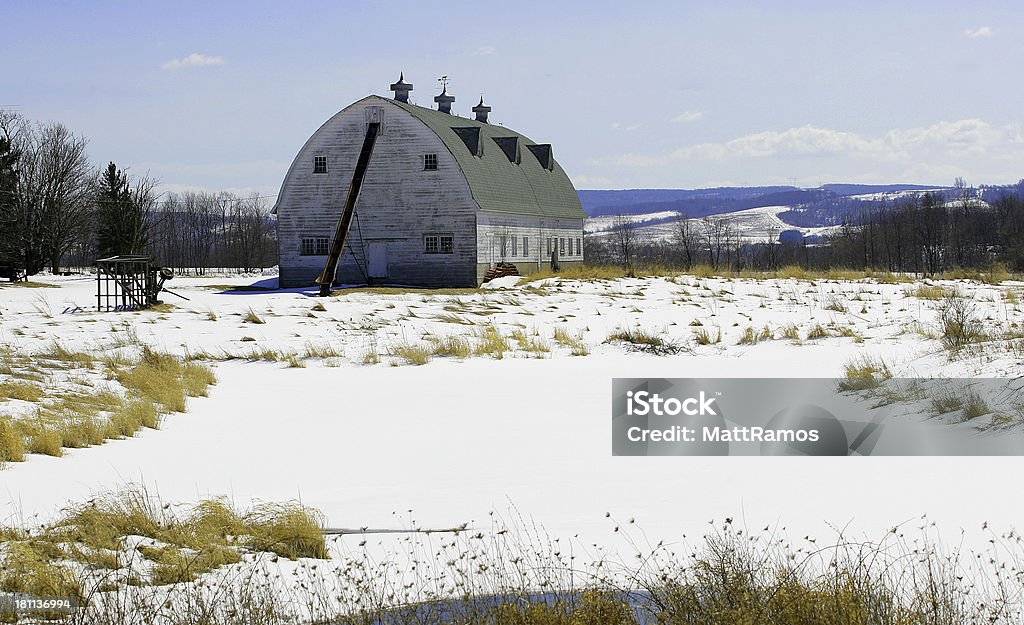 Abandonado Barn - Foto de stock de Abandonado libre de derechos