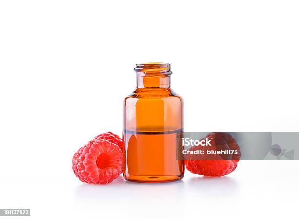 Himbeer Ätherischen Ölen Stockfoto und mehr Bilder von Alternative Medizin - Alternative Medizin, Aromatherapie, Aromaöl