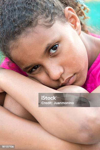 Triste Chica Foto de stock y más banco de imágenes de Niñas - Niñas, Afrodescendiente, Tristeza