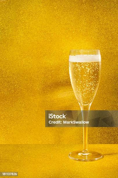 Foto de Gold Champanhe e mais fotos de stock de Bebida - Bebida, Bebida alcoólica, Champanhe