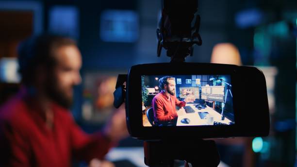 istock Photo editor presenting photography internet guide to audience 1811390799